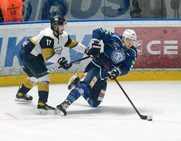 Filips Buncis v treťom zápase finále play off Tipos extraligy.