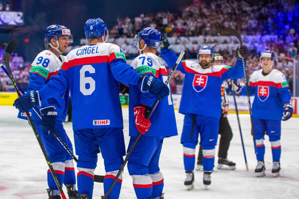 Slovenskí hokejisti v Ostrave.