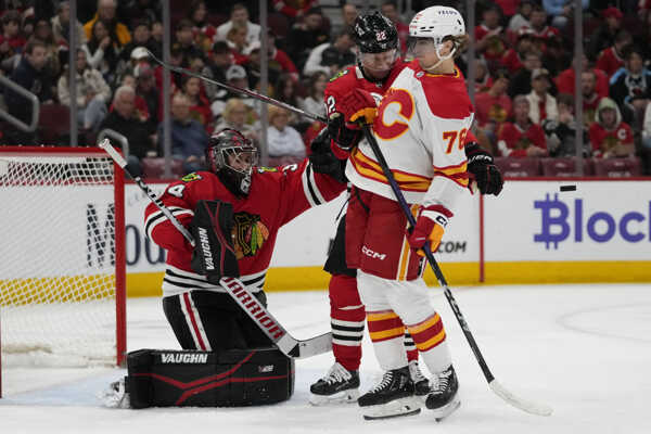 Slovenský hokejista Martin Pospíšil v drese Calgary Flames.