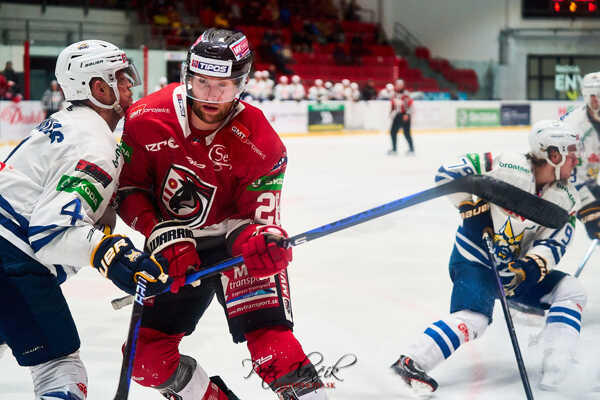 Obranca Sean Giles posilnil Fife Flyers.